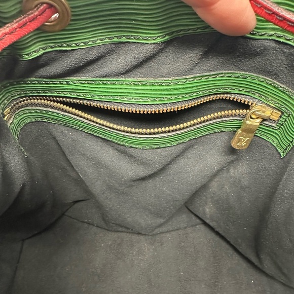 Louis Vuitton Epi Leather Petit Noe Drawstring Shoulder Bag Green & Red​​ - Picture 8 of 10